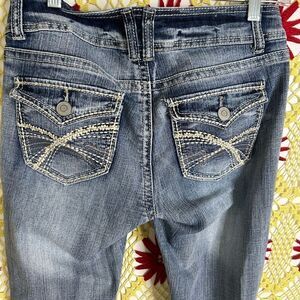 Wallflower skinny flare jeans w embroidered back pockets size 9